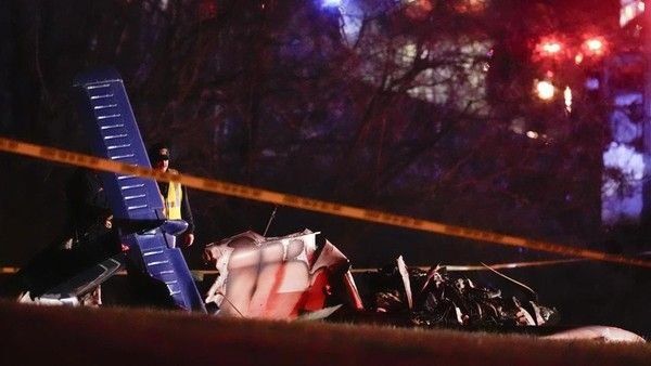 Pesawat Jatuh Dekat Jalan Raya di AS, 5 Orang Tewas