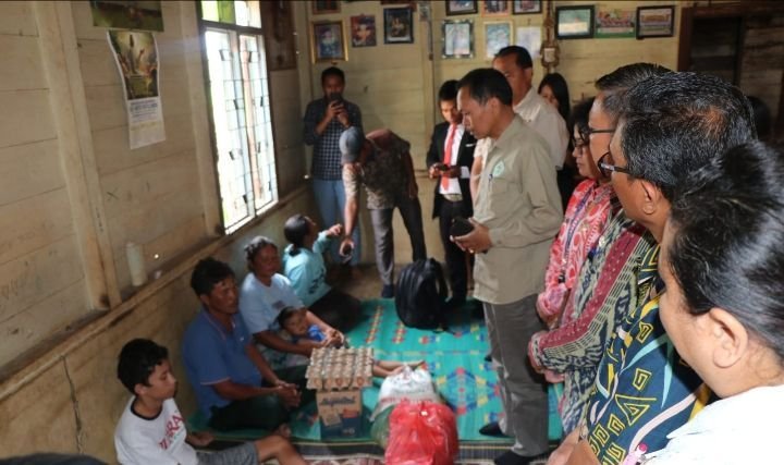 Pemkab Toba Jemput Pelajar yang Lumpuh Untuk Jalani Pengobatan di RSUD Porsea