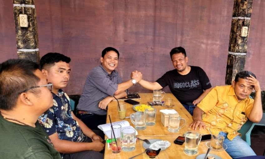 Massa Kompas Unjuk Rasa ke DPRD Tapsel dan Kantor PT TPL di Desa Silinggomlinggom