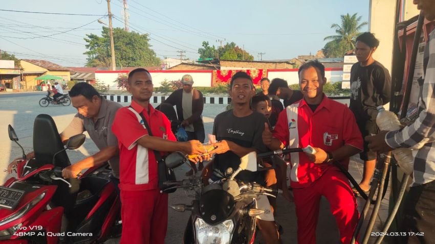 Mantap! SPBU di Sergai Ini Siapkan Takjil Berbuka Puasa Loh..