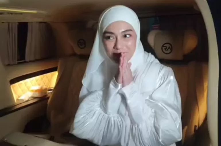 Celine Evangelista Ngaku Sudah Hafal Surah Al Fatihah hingga Mantap Berhijab, Segera Masuk Islam?