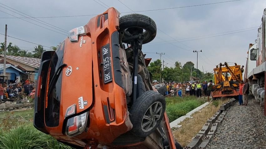 Ini Identitas Korban Kereta Api Tabrak Agya di Tebingtinggi, Ibu dan Balitanya Tewas, 2 Anak Kembar Selamat