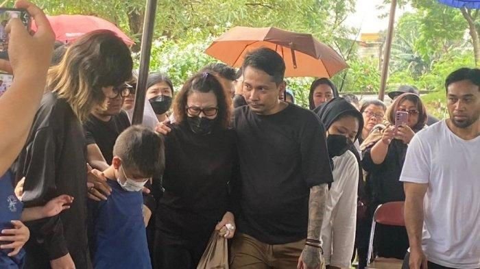 Malah Doakan Pengirim Santet, Stevie Agnecya Ngaku Tak Nyaman saat Duduk, Ternyata...