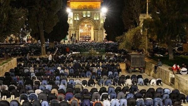 Warga Palestina Dipukuli Polisi Israel saat Hendak Tarawih di Masjid Al-Aqsa