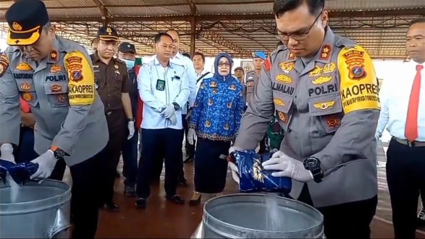 Polres Labuhanbatu Musnahkan 15 Kilogram Sabu