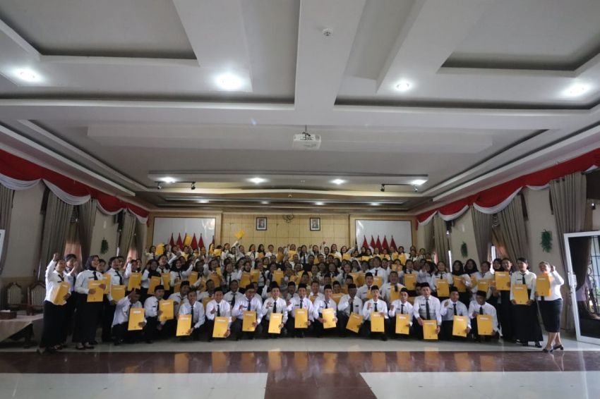 Serahkan SK Pengangkatan PPPK, Bupati Pakpak Bharat Sampaikan Tidak Ada Pemungutan Biaya dari Seleksi hingga Pengangkatan