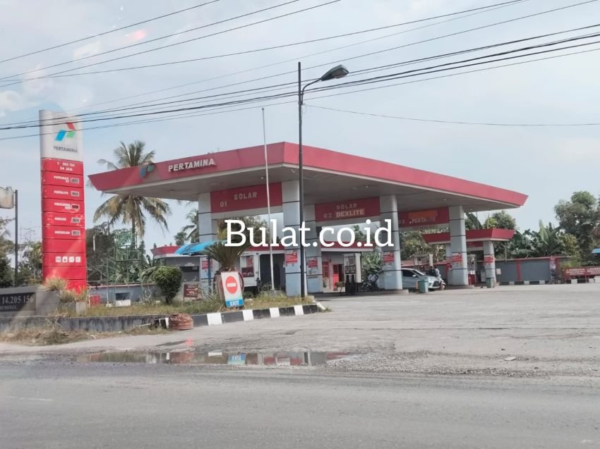 Praktik Pengisian BBM Gunakan Jerigen dan Drum Bebas di SPBU 14.205.156 Pasar Bengkel, Warga Mengeluh