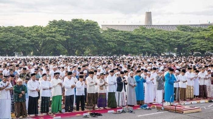 Tata Cara Sholat Idul Fitri Lengkap dengan Bacaan Niat dan Doa dalam Latin Arab Beserta Artinya