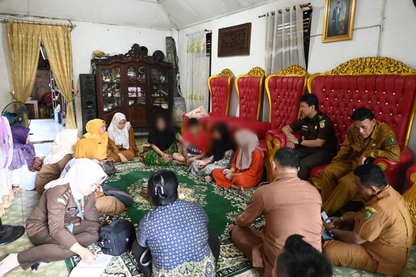 Kejari Padangsidimpuan Laksanakan Penyuluhan Hukum Gratis Door to Door