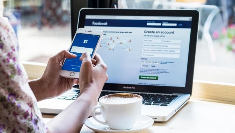 Dampak Media Sosial Terhadap Identitas Diri dan Fashion Mahasiswa