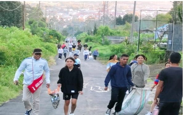 Wujudkan Program Green Running, Mahasiswa dan Dosen STIPAS St. Sirilus Ruteng Berkomitmen Lestarikan Lingkungan