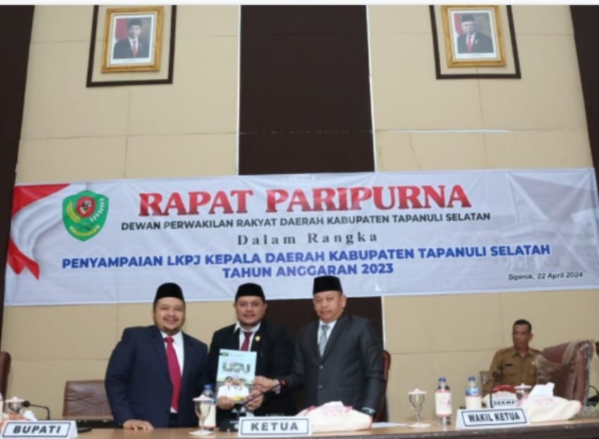 Bupati Tapsel Sampaikan LKPJ 2023 ke DPRD