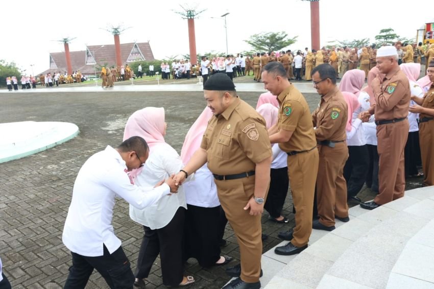 Bupati Tapsel Pimpin Apel Gabungan Usai Cuti Lebaran