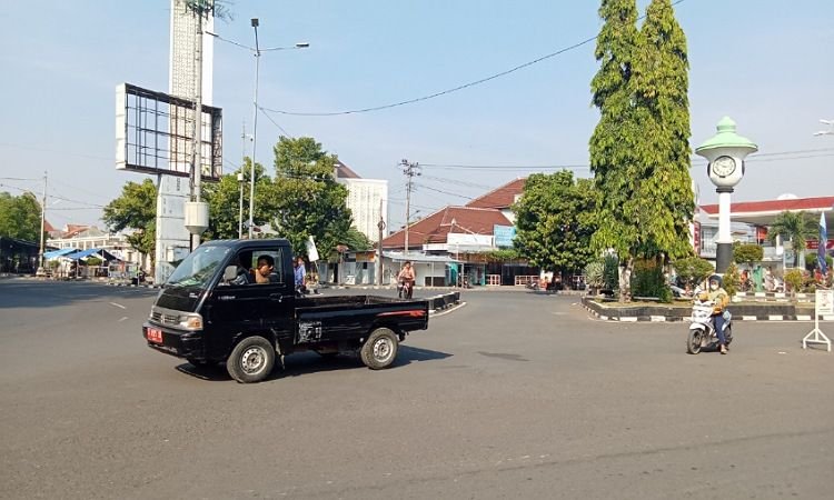 Panas Ekstrem! Warga Pemalang Lebih Memilih Beraktivitas pada Malam Hari: Sampai Tembus ke dalam Sepatu