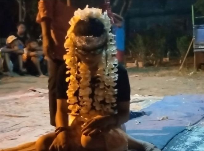 Mengerikan! Tari Sintren Malam Hari di Dekat Kuburan Kampung Mengoneng, Hadirkan Suasana Mistis hingga Bulukuduk Berdiri