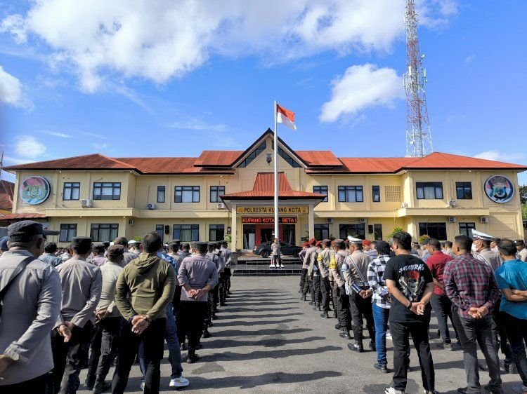 Peringati Hari Buruh Internasional, Polresta Kupang Kota Berikan Pengamanan Unras yang Humanis