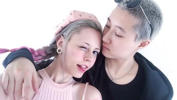 Putri Jackie Chan Umumkan Pernikahan dengan Kekasih Wanitanya