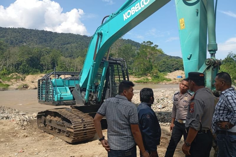 12 Excavator Ditemukan Kapolres di Sekitar Kawasan PETI Kotanopan