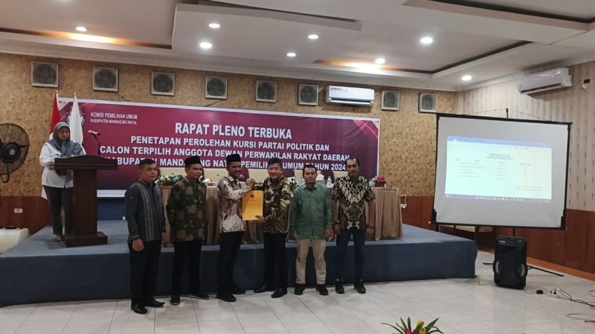 Ketua DPRD Madina, Erwin Efendi Lubis Hadiri Rapat Pleno KPU Madina