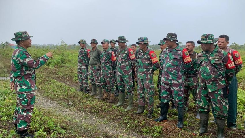 Kodim 1710 Bersama Pemda Mimika dan Kelompok Tani Binaan Buka Lahan Persawahan Guna Mensukseskan Program Pompanisasi
