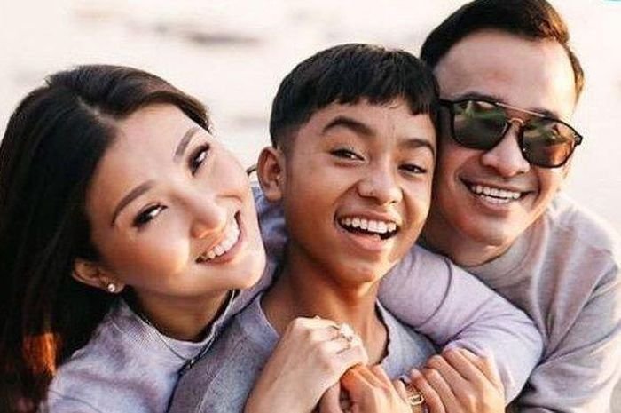 Stres Merasa Terlibat Isu Keretakan Rumah Tangga Ruben Onsu dan Sarwendah, Onyo Belum Mau Pulang ke Jakarta