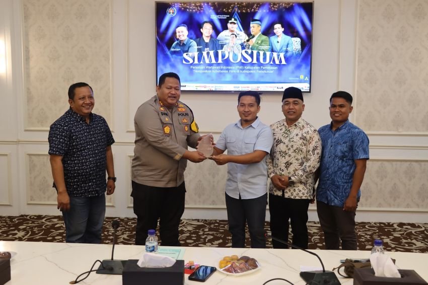 PWI Pamekasan berikan Anugerah Kebebasan Pers ke Kapolres Pamekasan