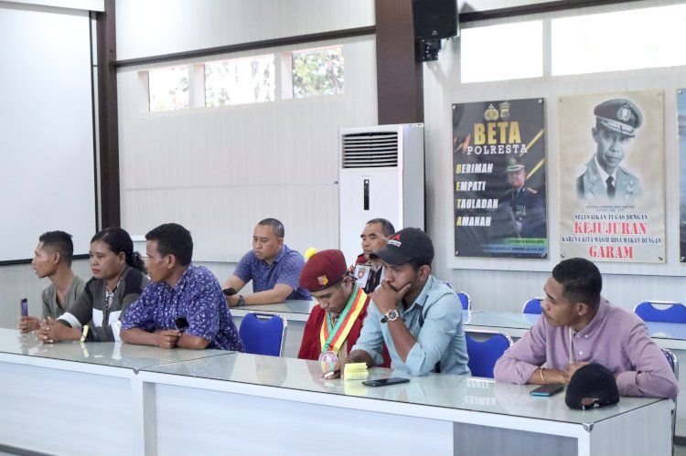 Kapolresta Kupang Kota Terima Aliansi Peduli Kemanusian Atas Kasus Kematian SB