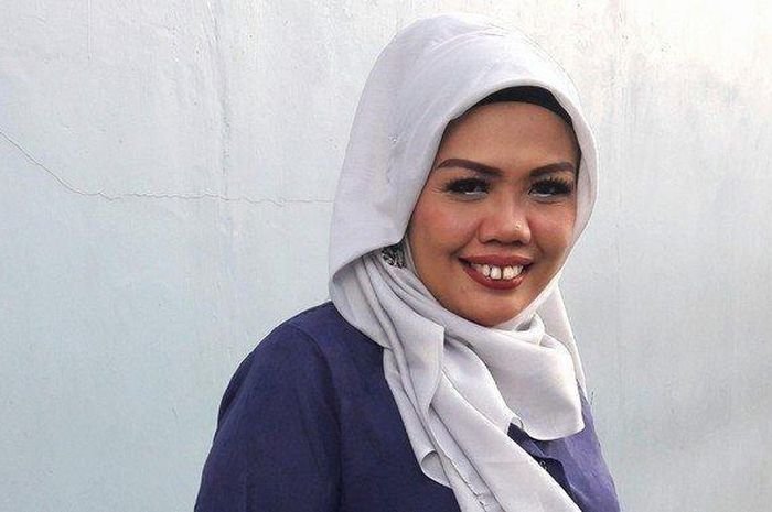 Elly Sugigi Sampaikan Pengakuan Mengejutkan! Pakai Susuk Berlian di Kening sebagai Penglaris
