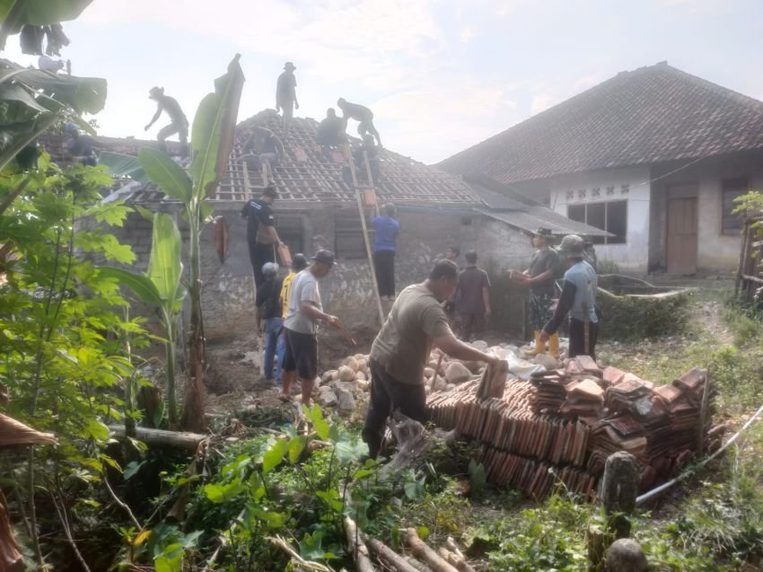 Kodim 0619 Bangunkan Rumah Tidak layak Milik Warga Desa Gurudug