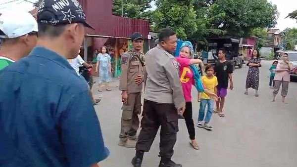 Tampar Polisi, Emak-emak Dilaporkan