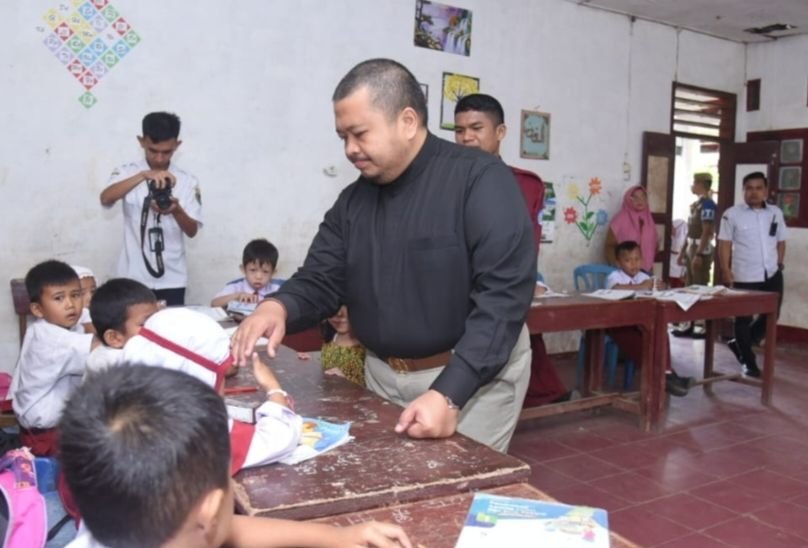 Bupati Tapsel : Pembagian Susu Gratis Guna Menstimulus Semangat Belajar Anak