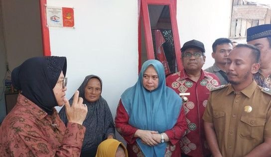 Warga Aceh Utara Ngeluh Kesulitan Air, Mensos Risma Tegur Kades