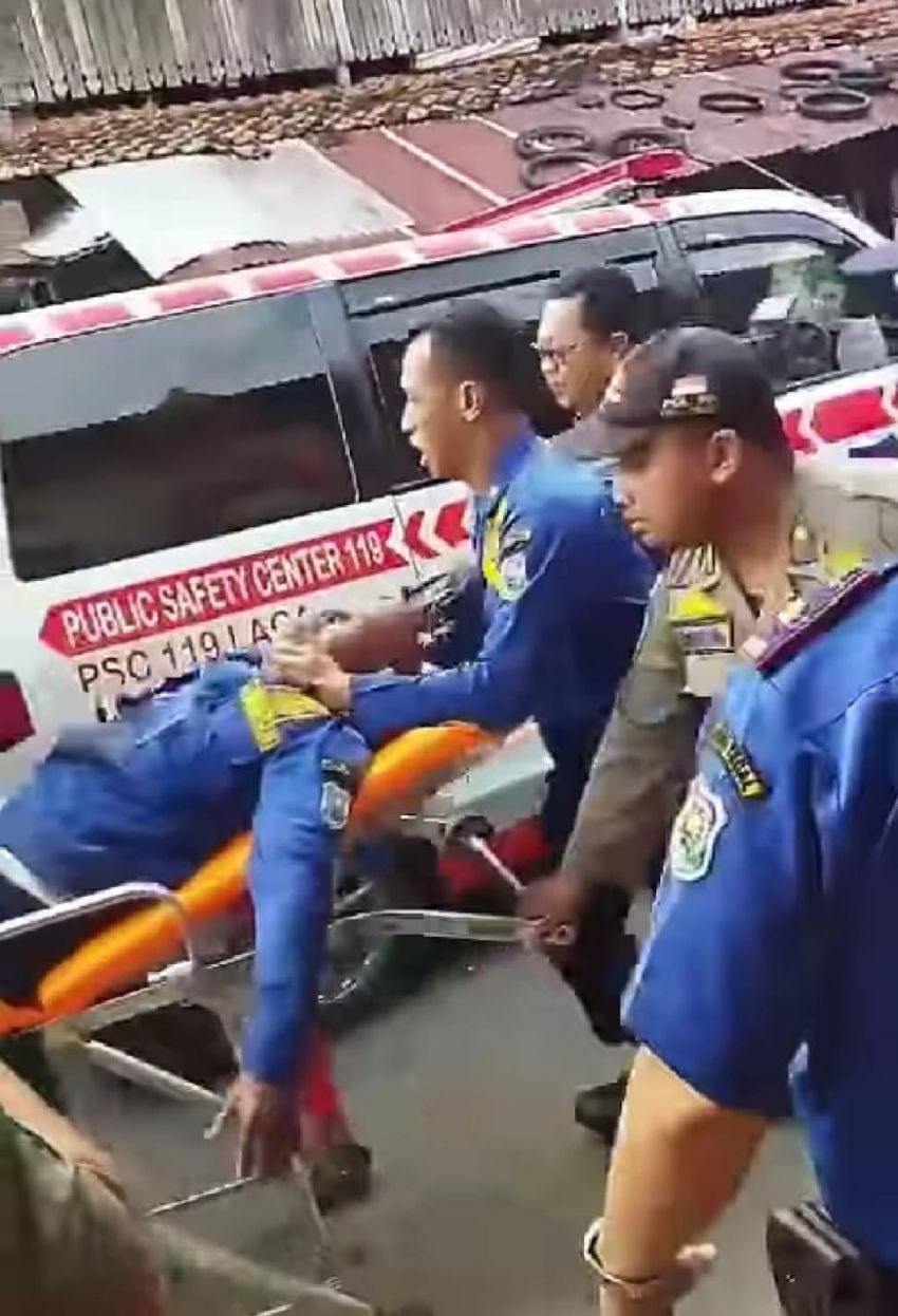 Petugas Damkar Kota Tegal Terlindas Mobil Damkar Saat Berlangsungnya Kebakaran di Pasar Alun2