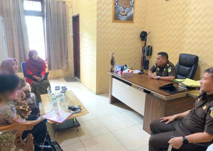 Kejari Padangsidimpuan Berikan Pelayanan Hukum Korban Penelantaran Ibu dan Anak