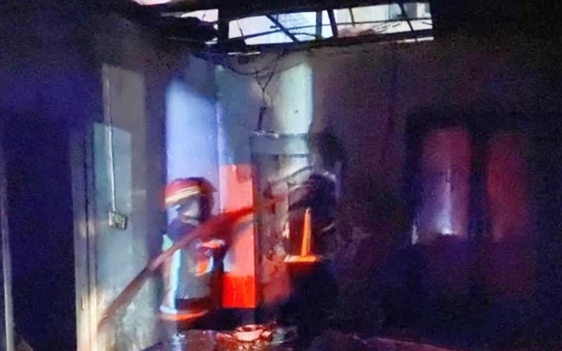 Korslet, Bengkel Mobil Nyaris Ludes Dilalap Sijago Merah