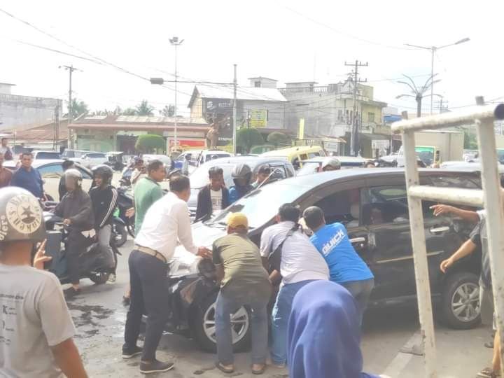 Satu Unit Mobil Dinas Milik Pemkab Sergai Kecelakaan di Tebing Tinggi&nbsp;