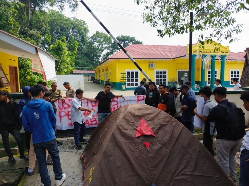 Diduga Ada Konspirasi, Puluhan Mahasiswa Desak Copot Kadis PMD Langkat: Honorer Tantang Mahasiswa Berkelahi