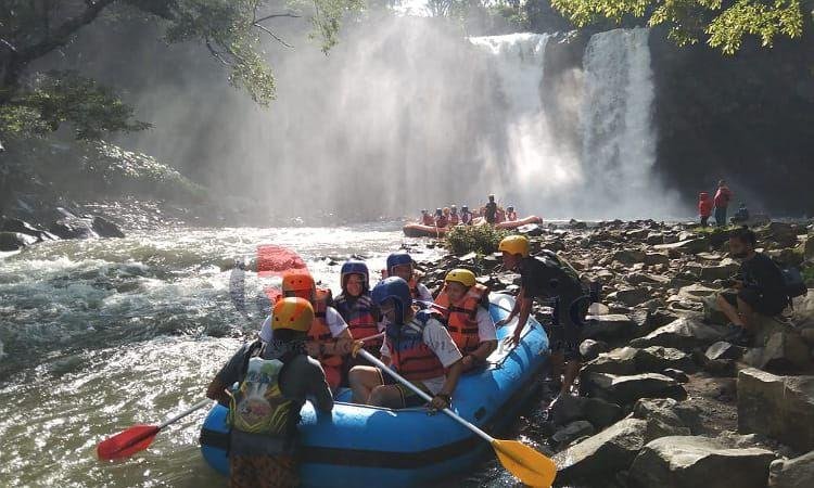 Telaga Surga Tersembunyi di Curug Bengkawah Pemalang