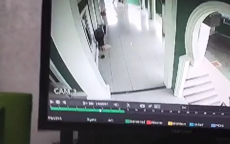 Pencuri Uang Kota Infak Terekam CCTV Beraksi di Medan Denai