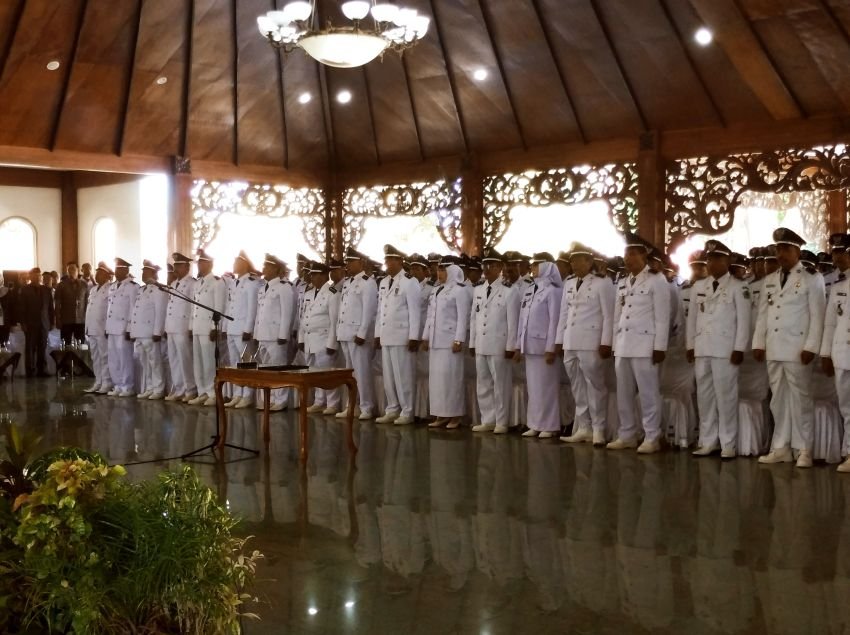 Ratusan Kades di Pamekasan Terima Perpanjangan Masa Jabatan