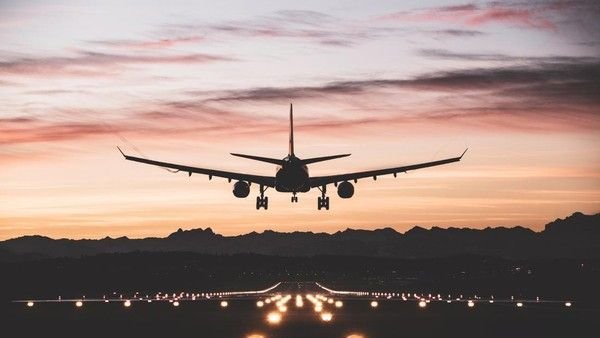 Mesin Pesawat Ini Terbakar Sesaat Usai Lepas Landas, Ini Dugaan Penyebabnya