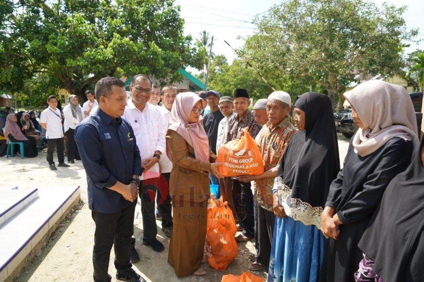 Ratusan Masyarakat Terima Sembako dari PT. Perkebunan Nusantara