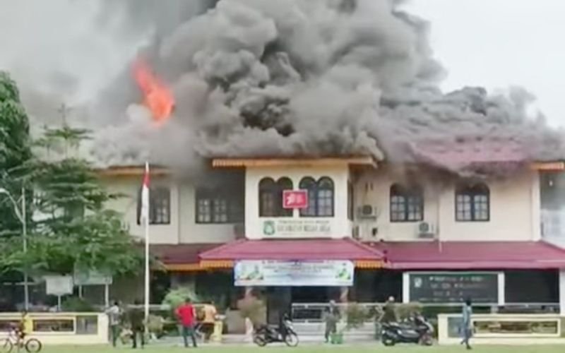 Diduga Korslet, Kantor Camat Medan Area Nyaris Ludes Dilalap Sijago Merah