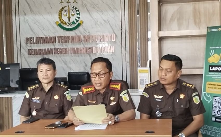 Kejari Gelar Konfrensi Pers Terkait Kasus Pembangunan Alun Alun Kota Padangsidimpuan