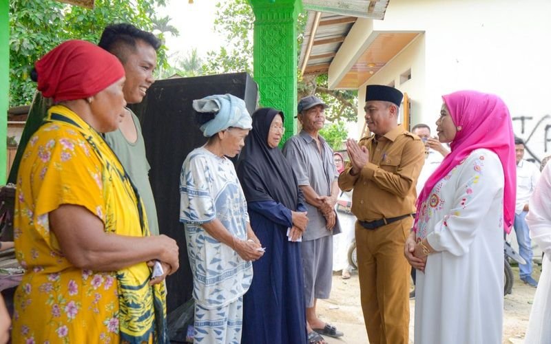 Kunjungi Korban Angin Puting Beliung di Silinda, Bupati Sergai Imbau Masyarakat Tetap Waspada