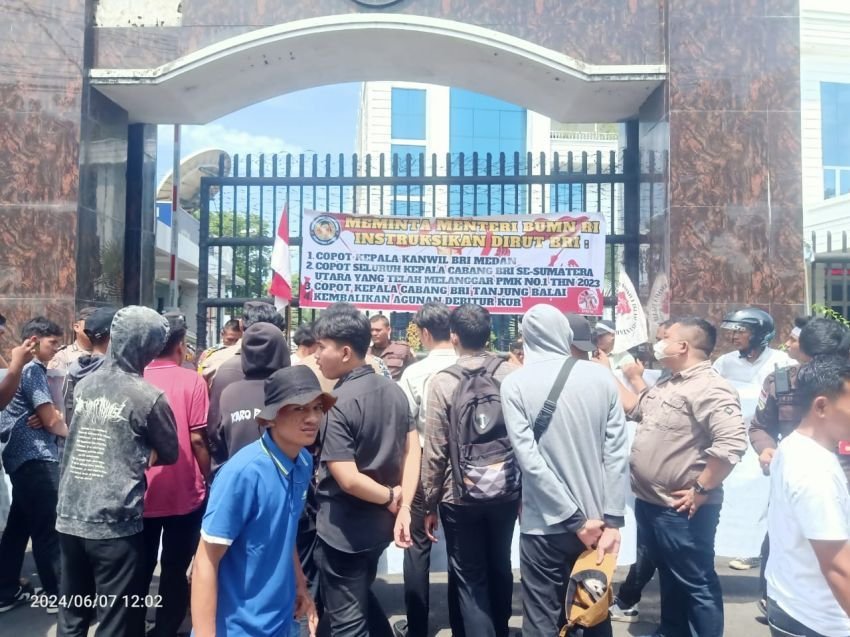 Demo Mahasiswa di Kantor BRI dan Kejatisu, Tuntut Evaluasi Kanwil BRI Medan dan Periksa Manajemen BRI Unit Londut