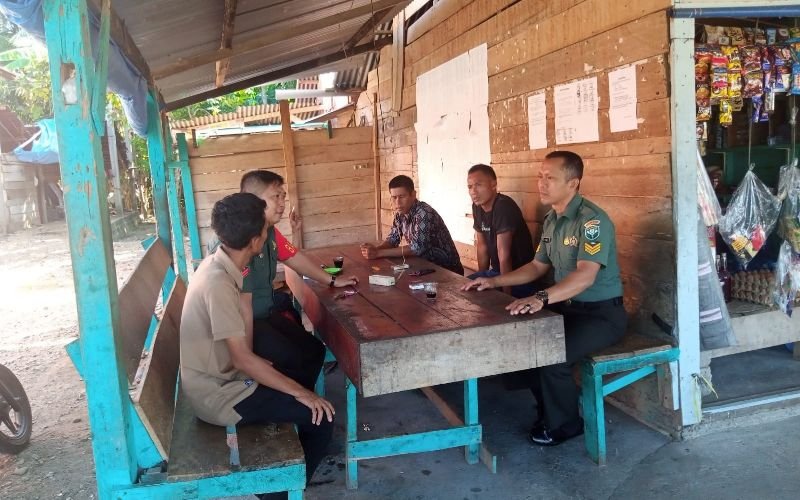 Blusukan ke Desa, Babinsa Imbau Warga Rawat Kerukunan Jelang Pilkada