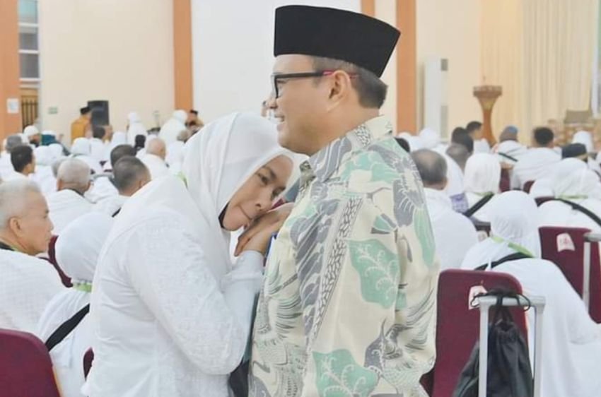 Pj Wali Kota Padangsidimpuan Berangkatkan Sang Istri ke Tanah Suci Makkah
