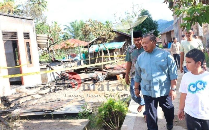 Bupati Tapsel Kunjungi 2 Korban Kebakaran di Desa Hutan Holbung Angkola Muara Tais