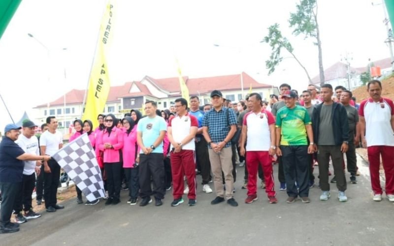 Peringati HUT Bhayangkara Ke-78, Bupati dan Forkopimda Tapsel Ikuti Olahraga Bersama